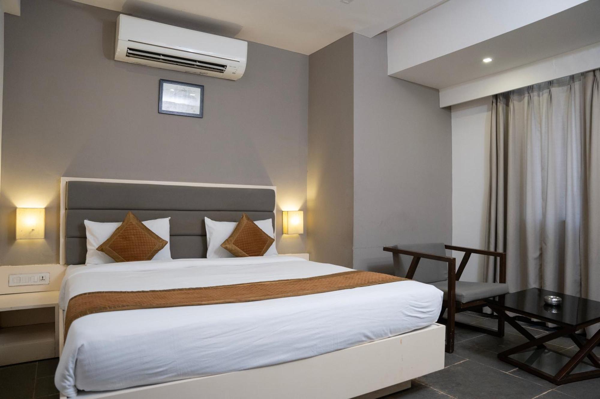 Hotel Dwarawata Dharwad Exterior foto