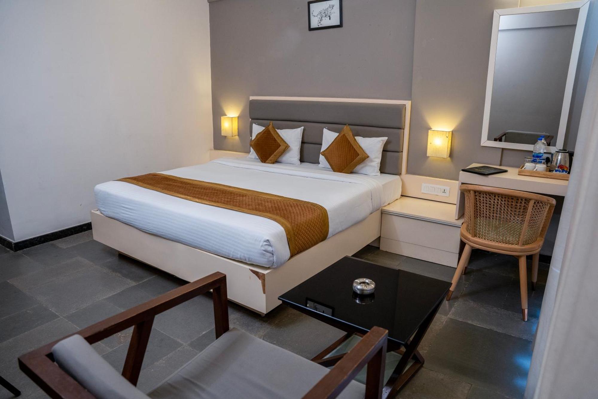 Hotel Dwarawata Dharwad Exterior foto